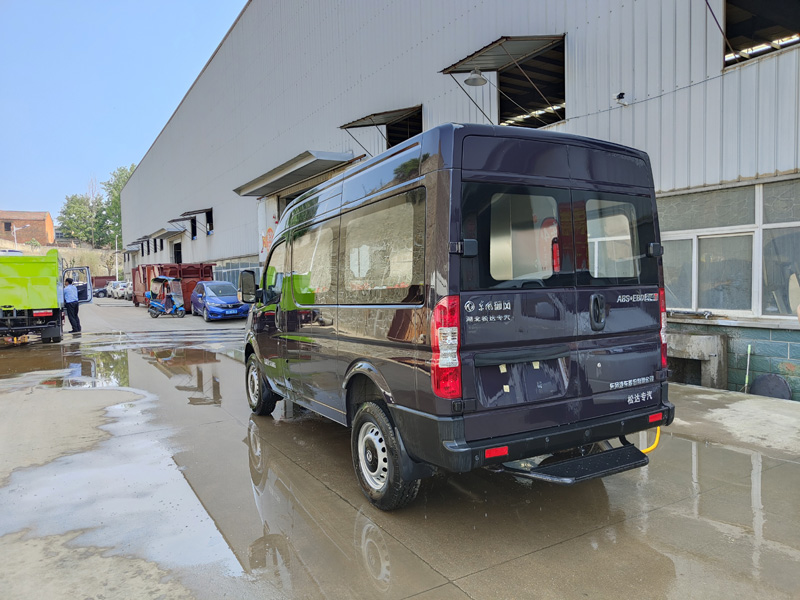 東風(fēng)御風(fēng)短軸殯儀車(chē)